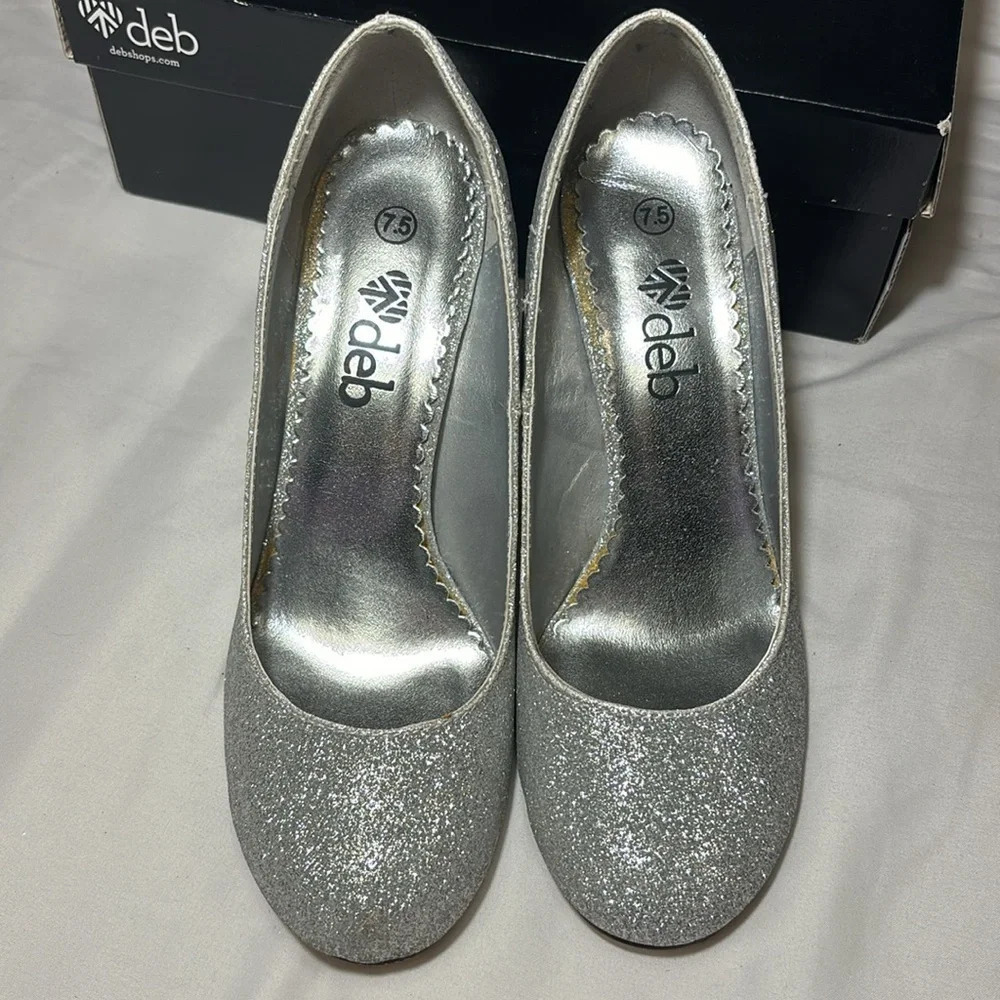Deb Silver Sparkle Pumps 3 1/2” Heel - Picture 2 of 8